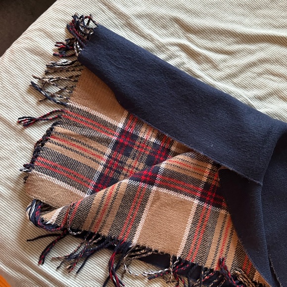 Banana Republic men REVERSIBLE SCARF - Picture 2 of 3